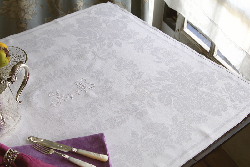 薔薇と紫陽花のダマスクセルヴィエット　フランス アンティークストリュフ