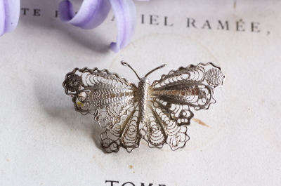 アンティークシルバーフィリグリーブローチ　蝶　ヨーロッパ