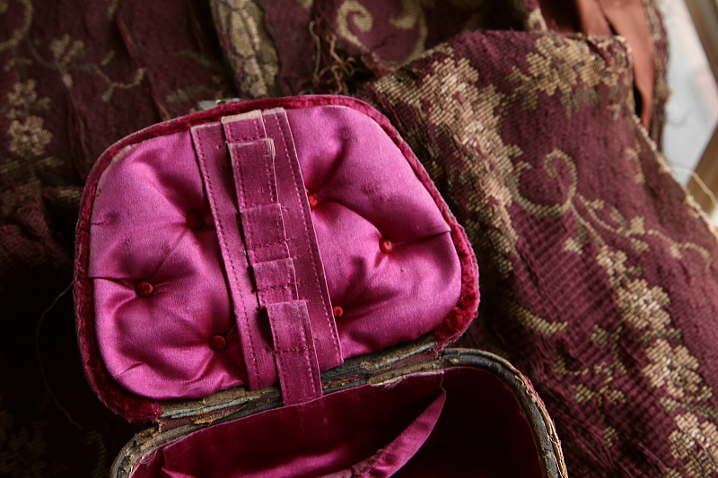 ベロアのソーイングボックス フランス アンティークストリュフ