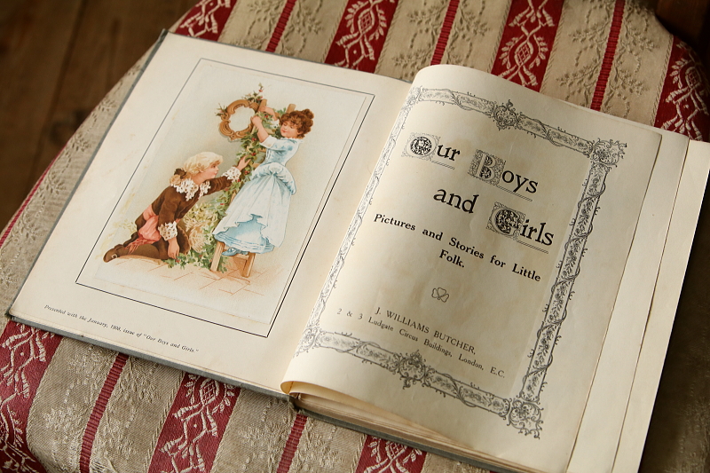 エドワーディアンの児童書　our boys and  girls　イギリス  アンティークストリュフ