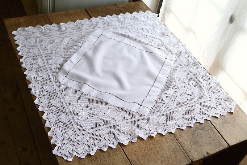 アザミのクロッシェブレード　リネンテーブルクロス　イギリス アンティークストリュフ