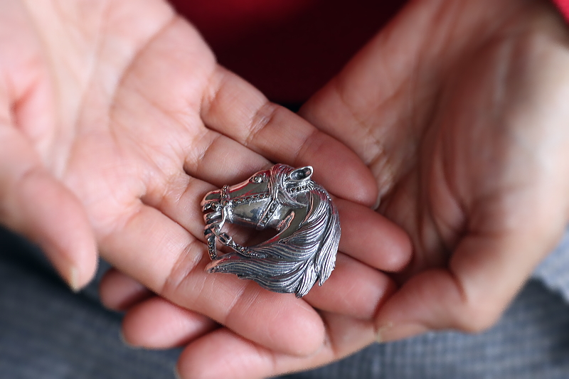 ホースヘッドシルバーブローチ　ヴィンテージ　ヨーロッパ アンティークストリュフ