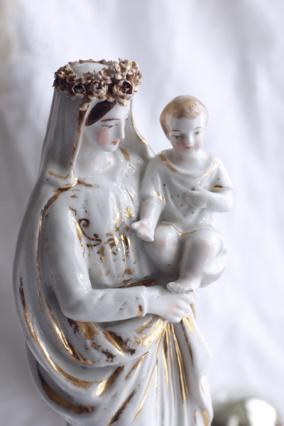 アンティーク聖母子像　マリア　幼子イエス　金彩白磁ポーセリン　ヴューパリ　ブリュッセル　カトリック教会　フランス