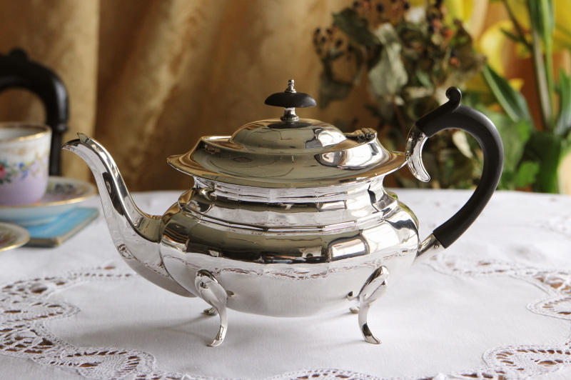 アンティークシルバーティーポット　イギリス　紅茶器　