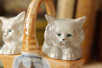 アンティーク 白猫　籠付き　Kunstlerschutz ワグナー　西ドイツ bab4f410d58eb6e01a66cf17369b1f