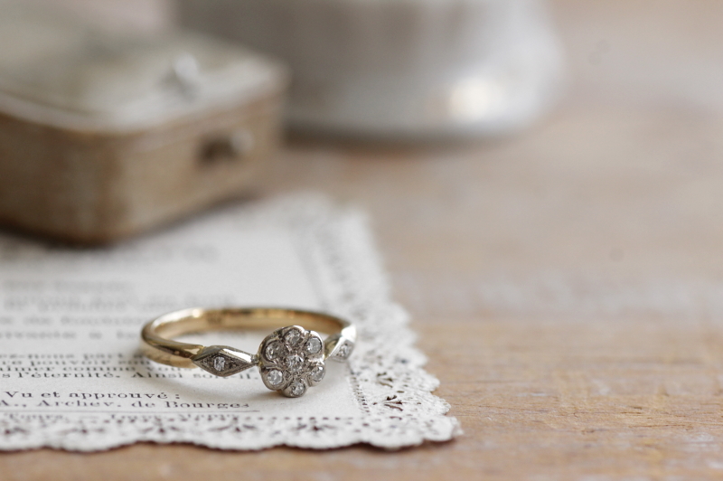 アンティークダイヤモンドデイジーリング　指輪　ヴィンテージジュエリー　イギリス