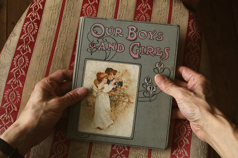 エドワーディアンの児童書　our boys and  girls　イギリス  アンティークストリュフ