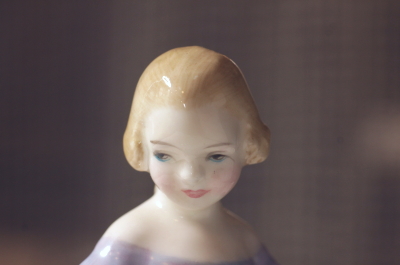 アンティークロイヤルドルトン　フィギュリン　marie royal doulton イギリス