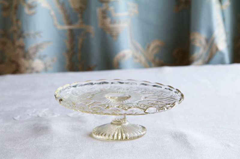 プレスガラスミニケーキスタンド　ヴィクトリアン アンティークストリュフ