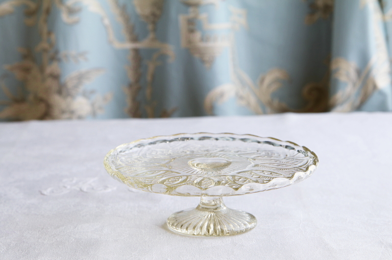 プレスガラスミニケーキスタンド　ヴィクトリアン アンティークストリュフ