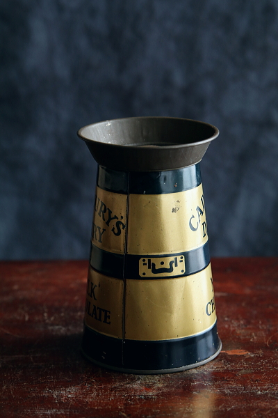 ミルクチャーン型 キャドバリーチョコレートティン CADBURY イギリス アンティークストリュフ