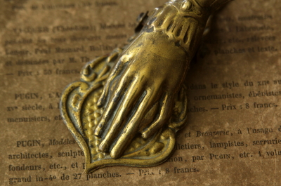 アンティークブラスレタークリップ 手のモチーフ イギリス 20190614