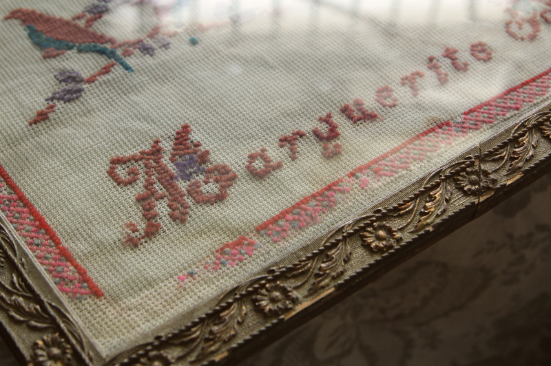 アンティークサンプラー フランス モノグラム刺繍 フレーム額装