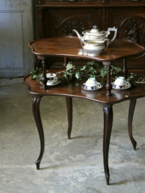 アンティークフレンチティーテーブル　フランス　ロココルイ15世様式　ナポレオン3世様式　ウォールナット　