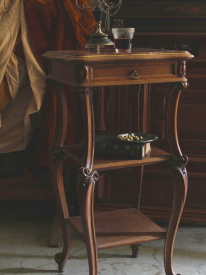 アンティークベッドサイドテーブル　ナイトテーブル　シュヴェ　フランス　ロココルイ15世様式　ウォールナット　マーブルトップ　