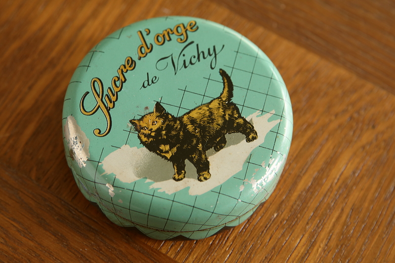 猫のキャンディー缶 Vichy au petit chat フランス アンティークストリュフ