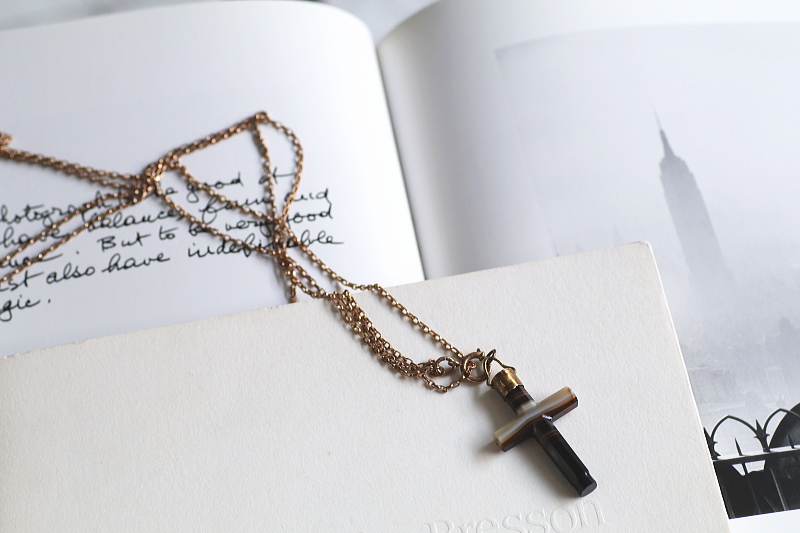 ヴィクトリアンアゲートクロスペンダント イギリス アンティークストリュフ