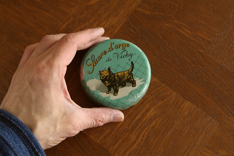 猫のキャンディー缶 Vichy au petit chat フランス アンティークストリュフ